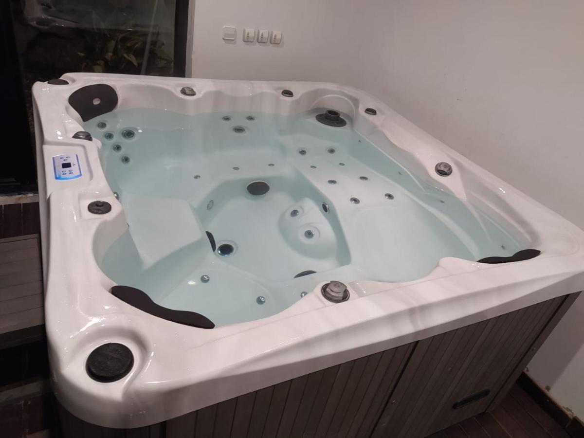 Casa Ceca De La Playa Y Barcelona, Con Piscina Climatizada Y Jacuzzi Villa Vallromanes Kültér fotó