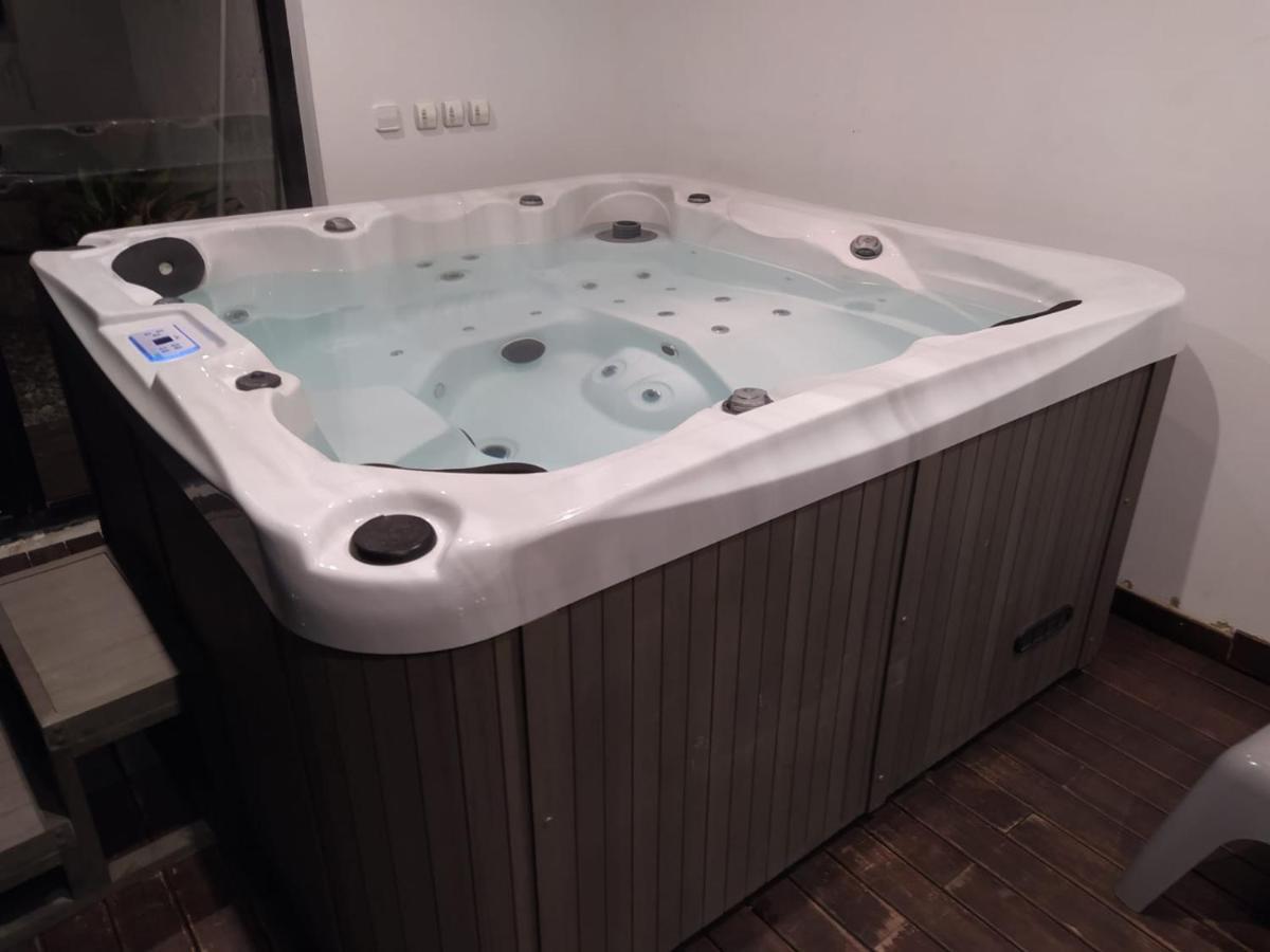 Casa Ceca De La Playa Y Barcelona, Con Piscina Climatizada Y Jacuzzi Villa Vallromanes Kültér fotó
