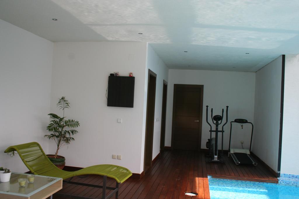 Casa Ceca De La Playa Y Barcelona, Con Piscina Climatizada Y Jacuzzi Villa Vallromanes Szoba fotó